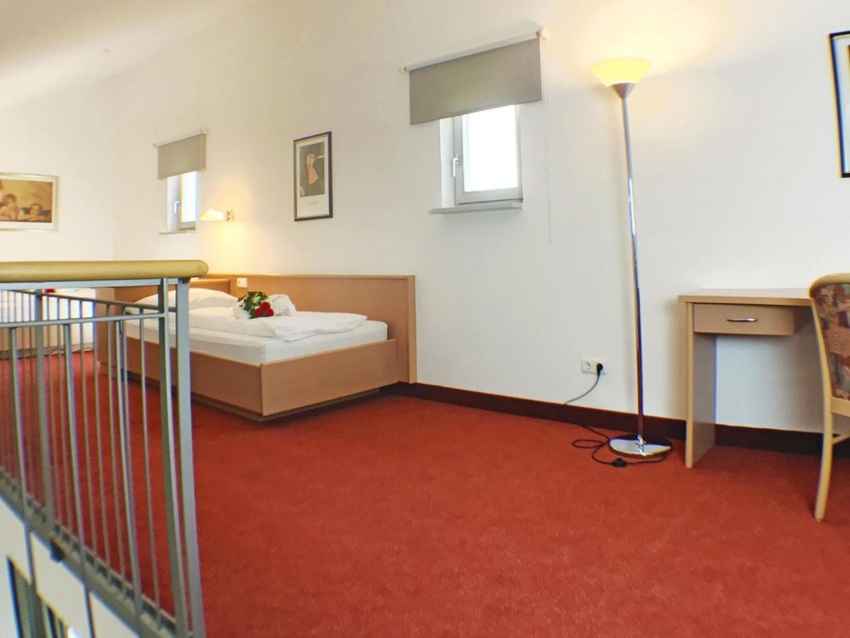 Appartement-Hotel Sibyllenbad Нойалбенройт Екстериор снимка